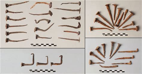 Fotografía de uno de los clavos de la Red de Bases Municipal de Vigo (RBMCV).