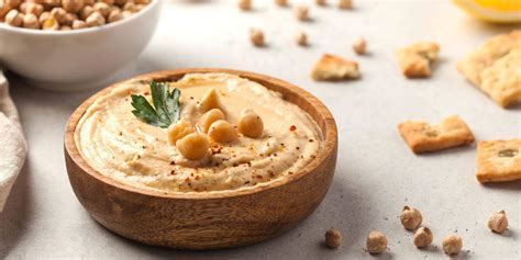 Plato de hummus con semillas de comino espolvoreadas
