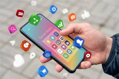 Ilustración de un smartphone mostrando diferentes iconos de aplicaciones de fitness.
