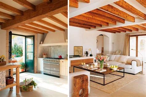 Vigas de madera vistas en el interior de una casa rural restaurada.