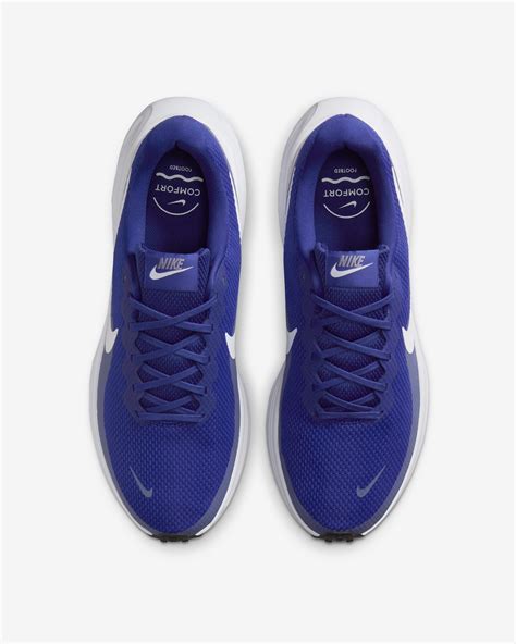 Infografía comparando las Nike Revolution 4 con otros modelos de Nike para corredores neutros.