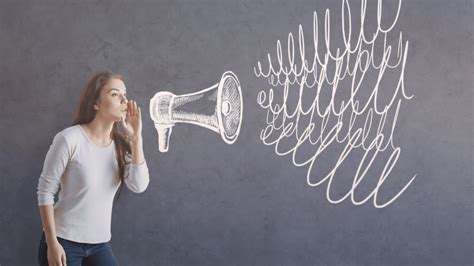 Infografía mostrando los componentes clave de una app de fitness: entrenamiento, nutrición, seguimiento y motivación.