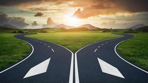 Ilustración de una carretera con dos caminos: uno recto y otro sinuoso, representando la dieta estricta y la alimentación flexible.