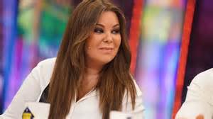 Collage de fotografías de María José Campanario que ilustran su cambio de apariencia desde 2001 hasta 2024.