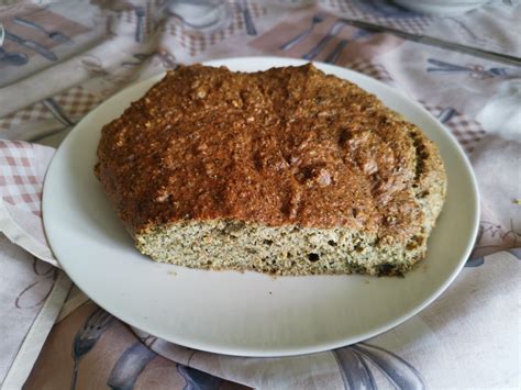 uova e semi di lino come ingredienti principali per il pane keto