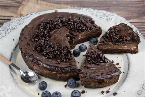 Fotografía de la Tarta de Chocolate Keto decorada