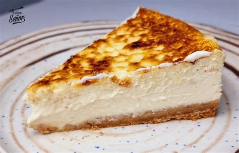 Fotografía de la Tarta de Queso sin Azúcar Keto terminada y decorada