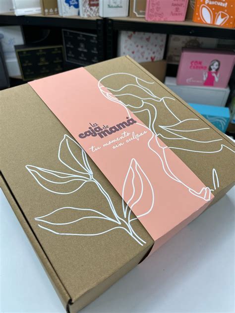 Diseño de una faja de papel con espacio para información del producto y logo de marca