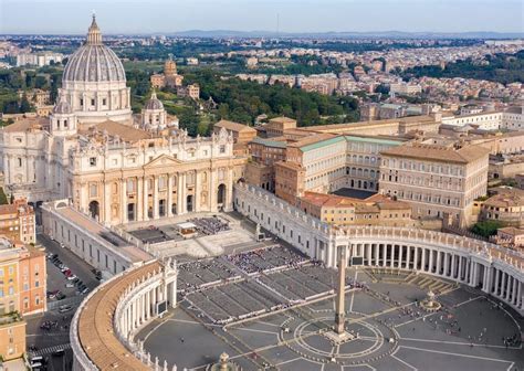 Fotografía de la plaza del Vaticano, donde muchos asistieron a la beatificación de Kolbe.