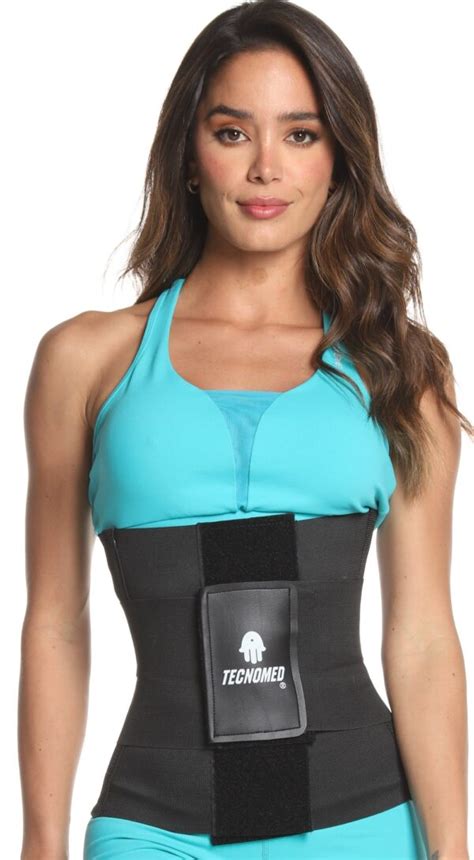 Diseño de una faja deportiva Tecnomed negra, mostrando su material transpirable y cierre.