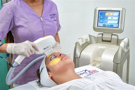 Infografía comparativa de tratamientos faciales con láser y luz pulsada