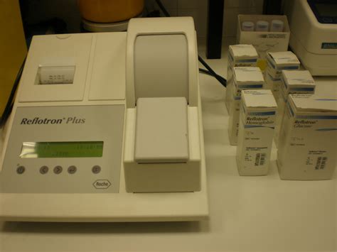 Infografía explicando el funcionamiento del sistema Reflotron y los parámetros de salud que mide.