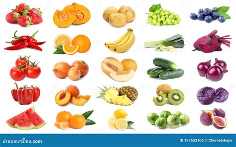 Variedad de frutas y verduras coloridas, té verde y especias antiinflamatorias