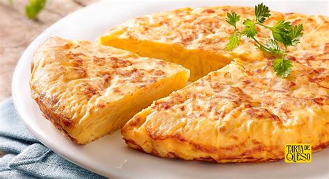 Infografía comparando el contenido calórico de la tortilla española con otros desayunos comunes