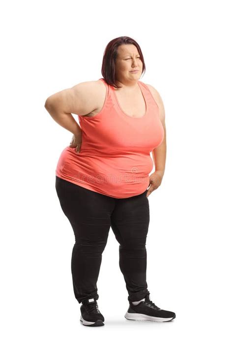 Mujeres con sobrepeso, con curvas pronunciadas y sonrisas, disfrutando de un momento relajado.