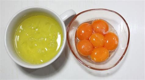 huevos horneados con claras montadas y yemas líquidas