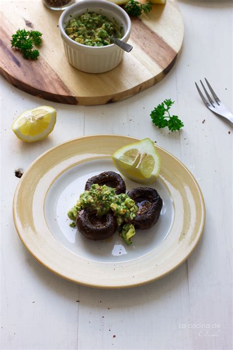 Imagen: Champiñones Portobello con chimichurri de aguacate