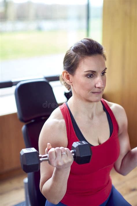Mujer madura haciendo ejercicio