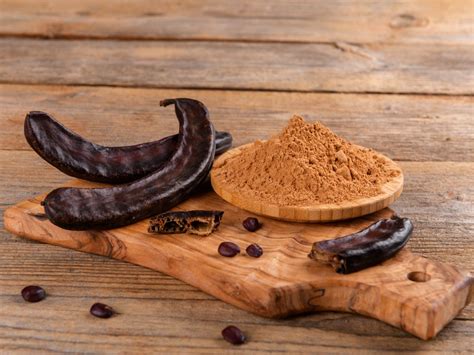 infografía comparativa nutricional entre harina de algarroba y harina de trigo