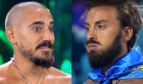 Damián Quintero mirándose al espejo tras 'Supervivientes'