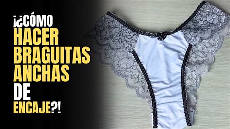 Imagen de una modelo usando una braguita con relleno de encaje bajo un vestido ajustado