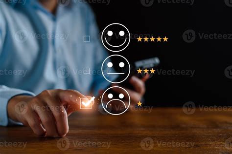 Ilustración representando un servicio al cliente deficiente con caras tristes