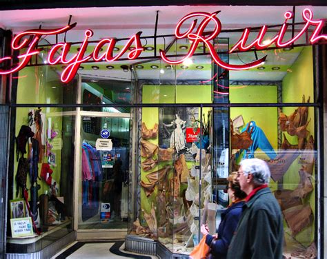 Fachada de una tienda Fajas Ruiz en Madrid