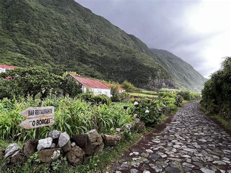 Vista del sendero que conduce a la Fajã de Santo Cristo