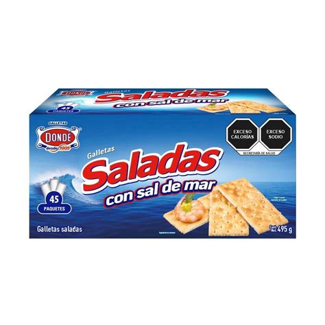 Galletas saladas crujientes con sal de mar.