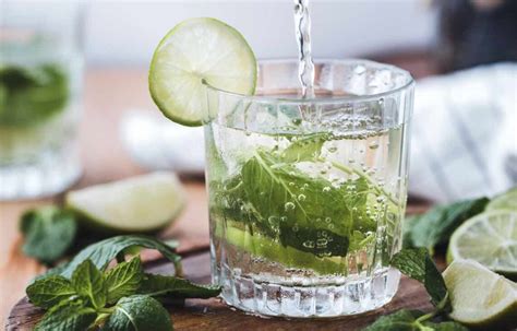 Ilustración de las bebidas permitidas durante el ayuno intermitente.