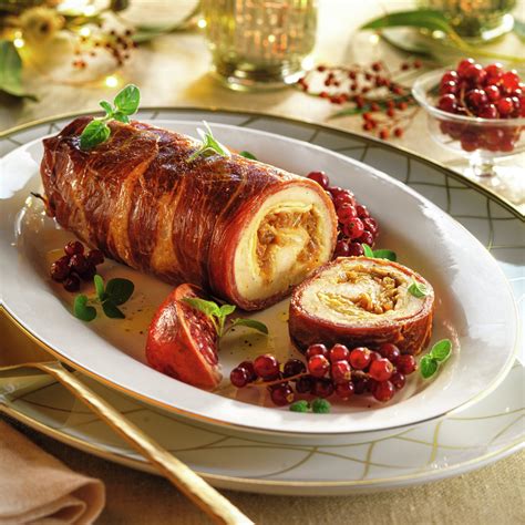 infografía detallando los pasos para hacer el relleno de pollo para quesadillas, mostrando ingredientes y utensilios