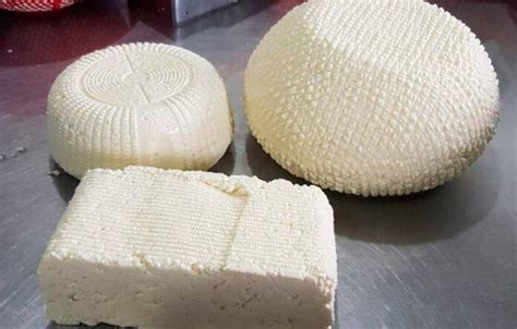 Diagrama mostrando los beneficios de la cuajada para la piel y los huesos