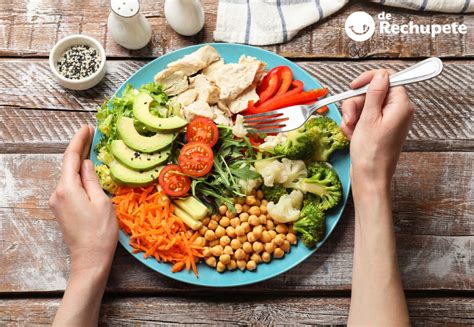 Fotografía de Sarah Mizugochi disfrutando de una comida equilibrada, mostrando su aspecto saludable.