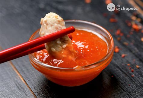 comparativa visual del contenido de azúcar en ketchup, salsa barbacoa, salsa agridulce y una dona