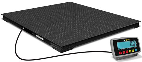 Detalle de una plataforma de báscula con chapa gofrada y estructura galvanizada.