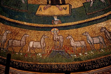 Sarcófago o mosaico que representa el Cordero como símbolo de Cristo, a menudo rodeado por ovejas.