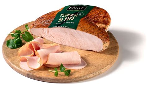 Gráfico de barras mostrando el contenido calórico de la pechuga de pavo cocida en diferentes porciones (50g, 100g, 150g, 200g).