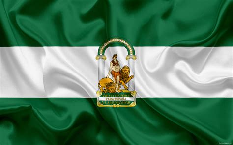 Bandera de Andalucía ondeando en Marbella