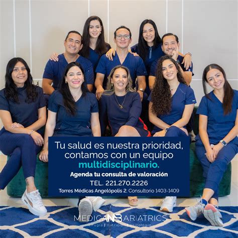 Equipo médico de ALO Bariatrics en consulta con pacientes.