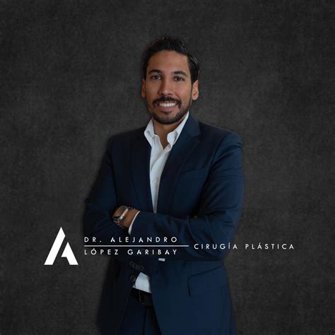 Retrato del Dr. Alejandro López, cirujano bariátrico.