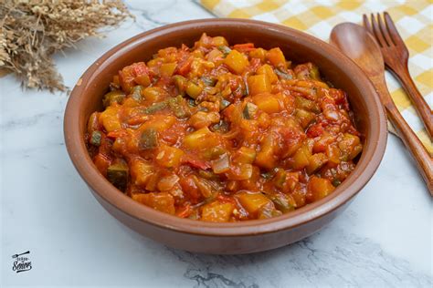fotografía de un paquete de pisto de verduras listo para cocinar, con énfasis en las condiciones de conservación