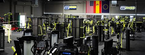 Atletas de culturismo nacional e internacional en la inauguración de MASmusculo FIT Gym