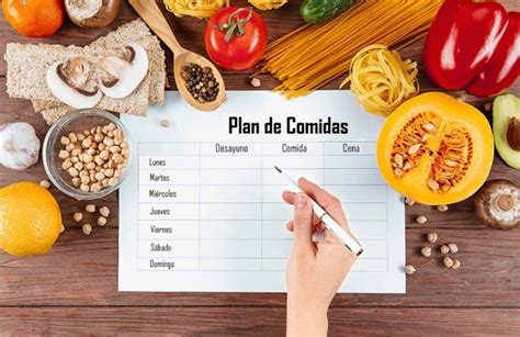 Infografía mostrando la personalización de planes de dieta, con iconos representando diferentes alimentos, niveles de actividad física y progreso del paciente.