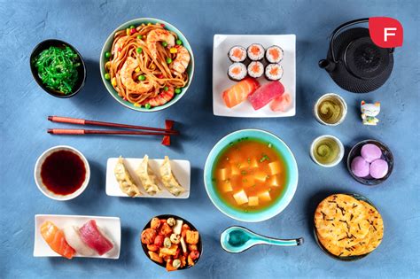 Infografía comparativa de los ingredientes y filosofías de la dieta japonesa y mediterránea.