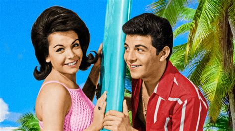 Fotografía publicitaria de Frankie Avalon y Annette Funicello para las películas de Beach Party (c. 1960)
