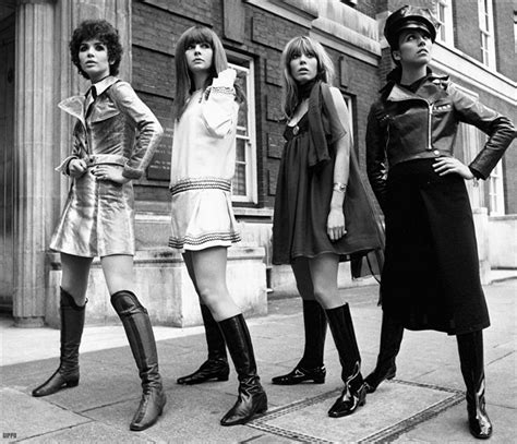 Chicas Mod con minifaldas y botas go-go, años 60