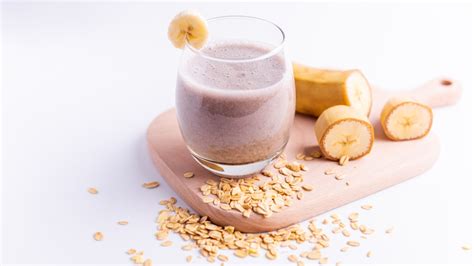 ilustración mostrando los beneficios del licuado para la piel y el peso