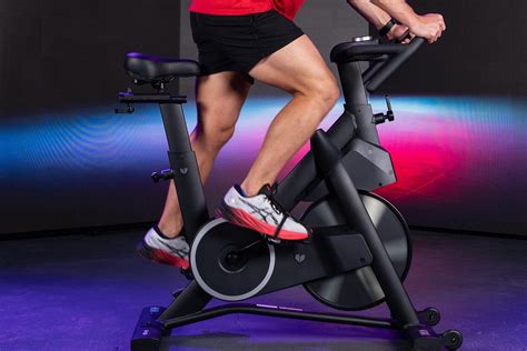 Tabla comparativa de rutinas de bici estática por objetivo (pérdida de peso, resistencia, tonificación)