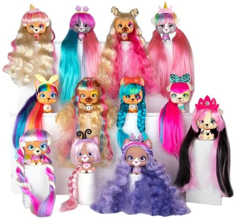 Ilustración de varias muñecas VIP Pets con pelo largo y accesorios de peluquería