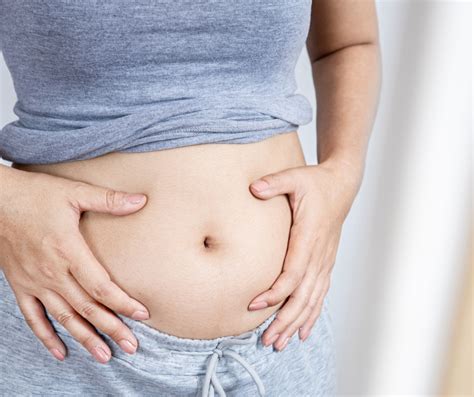 Infografía: Causas comunes de la hinchazón abdominal y cómo aliviarlas